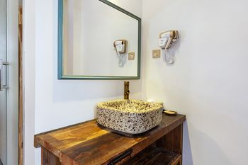 Bathroom 4, She Say Inn (West Lake), Hangzhou