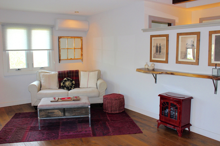 Living area 5, Refugio Estate, San Luis Obispo