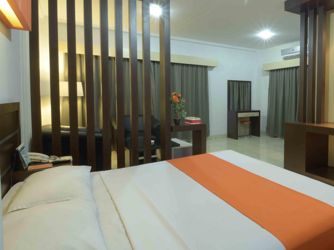 Bedroom 2, Boulevard Hotel, Manado