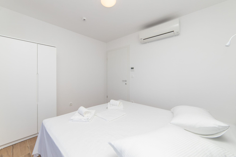 Room 3, Altiora Prestige Residence 202, Gradac