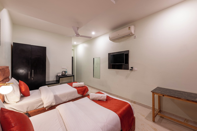 Room 4, La Comfort By shrpl, Gurgaon