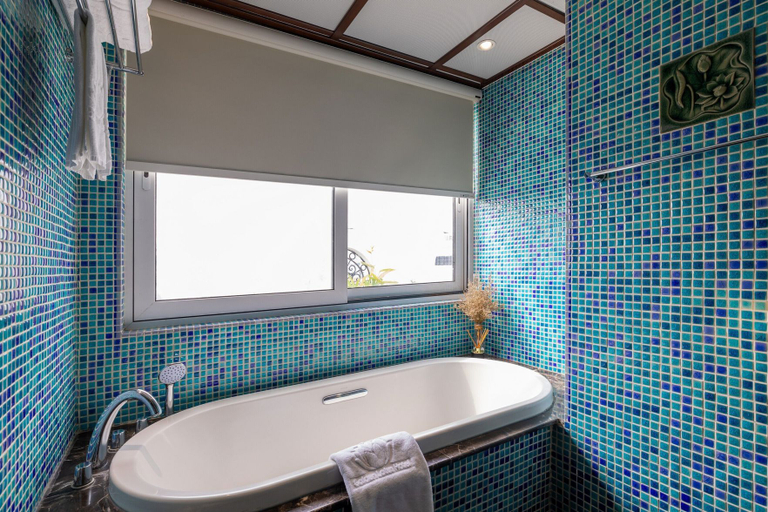 Bathroom 5, Golden Lotus Luxury Hotel, Hoàn Kiếm
