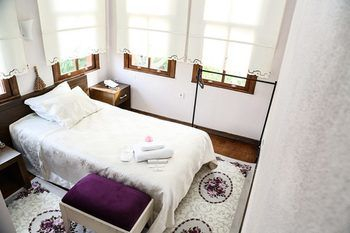 Others 3, Izmit Otel, Izmit