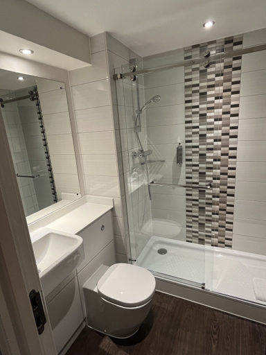 Bathroom 4, Sidcot Arms, North Somerset