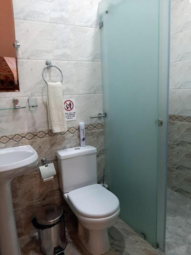 Bathroom 5, Salom INN, Buxoro