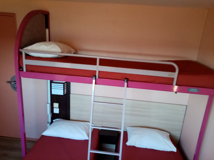 Bedroom, Brit Hotel Saint-Quentin, Aisne