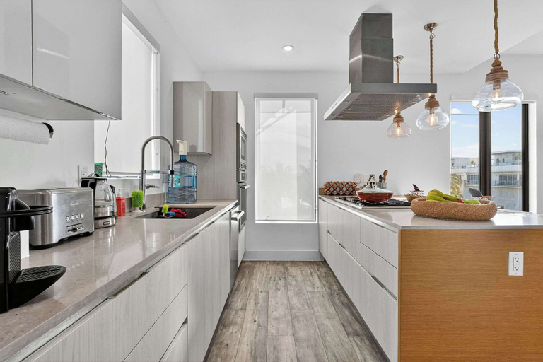 Interior 5, Shoreline Villa by Rove Rooftop & Beach Access, Broward