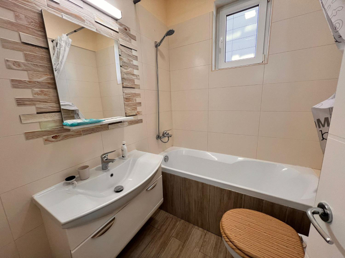 Bathroom 3, Madalina Apartments, Constanta