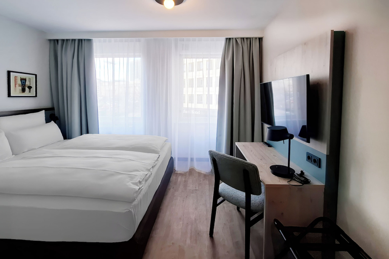 Bedroom 4, Hotel Continental Frankfurt, Frankfurt am Main