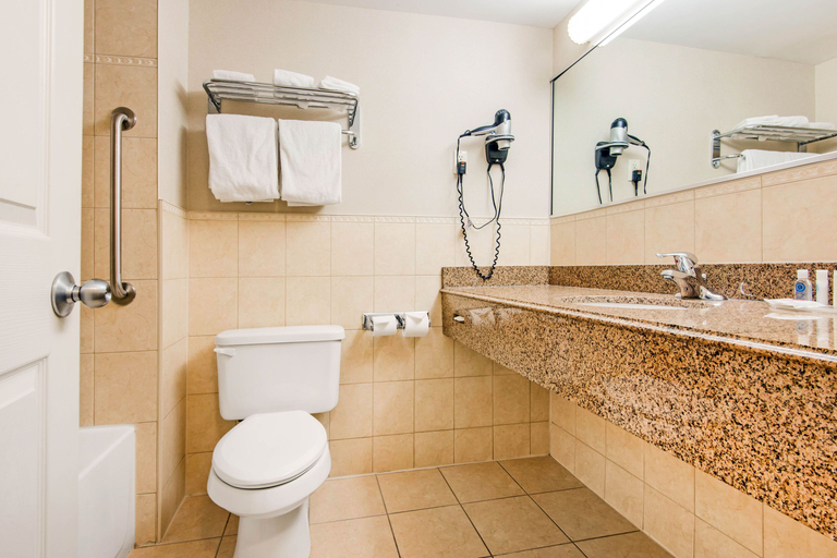Bathroom 4, Comfort Inn Fallsview, Niagara