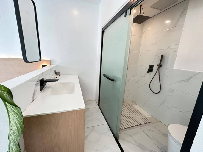 Bathroom 4, Diving Addiction Resort, Panglao