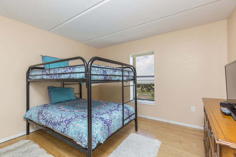 Room 2, Sweeping 10th Floor Views - Up to 8 - Beachfront, Cameron