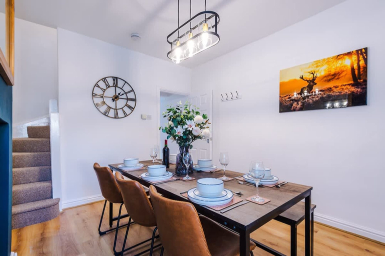 Room 5, NEW Spacious Stylish Home City Centre Sleep 4, Cheshire West and Chester