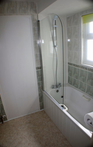 Bathroom 3, The Glendeveor, Cornwall