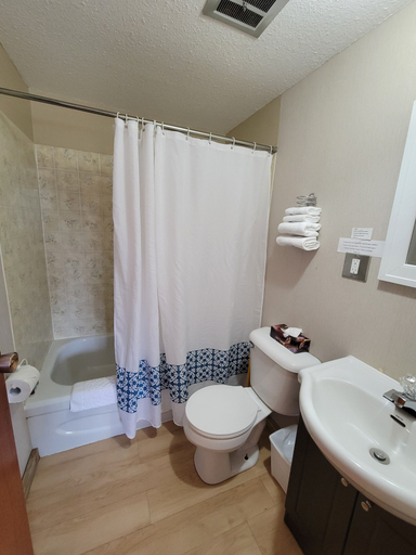 Bathroom 3, Kitimat Lodge, Kitimat-Stikine