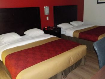 Guestroom 5, Courtyard Inn Vernon, North Okanagan