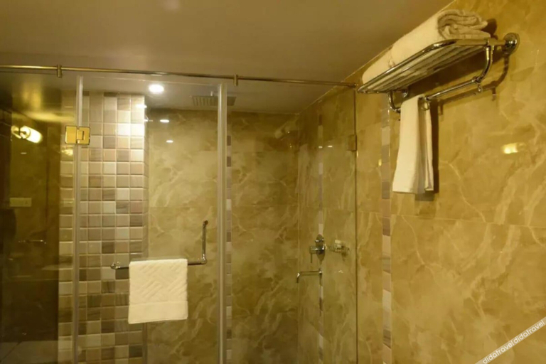 Bathroom 3, The Red Velvet Hotel Samarpan, Patna