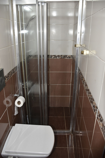 Bathroom 5, Taksim Palace Hotel, Beyoğlu
