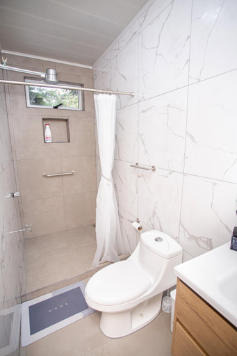 Bathroom 3, Casa Irazu, Cartago