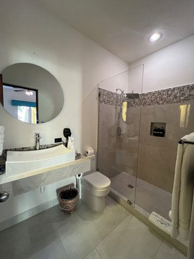 Bathroom 4, El Encanto Inn, La Paz