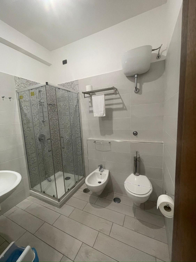 Bathroom 3, Hotel il Castello, Napoli