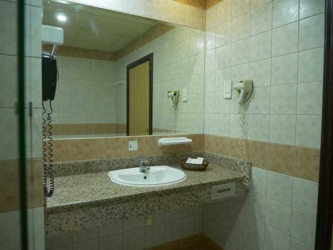 Bathroom, La Rosa Hotel Juffair, Manama