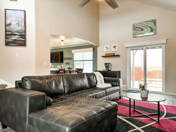 Living area, 9519 Cool Shadow, El Paso