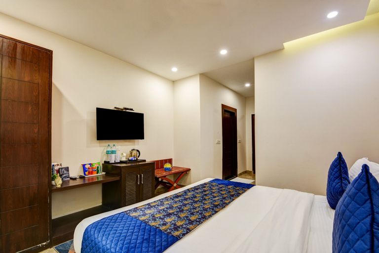 Room 4, Blu Sapphire Inn Airport Aerocity Hotel, Delhi
