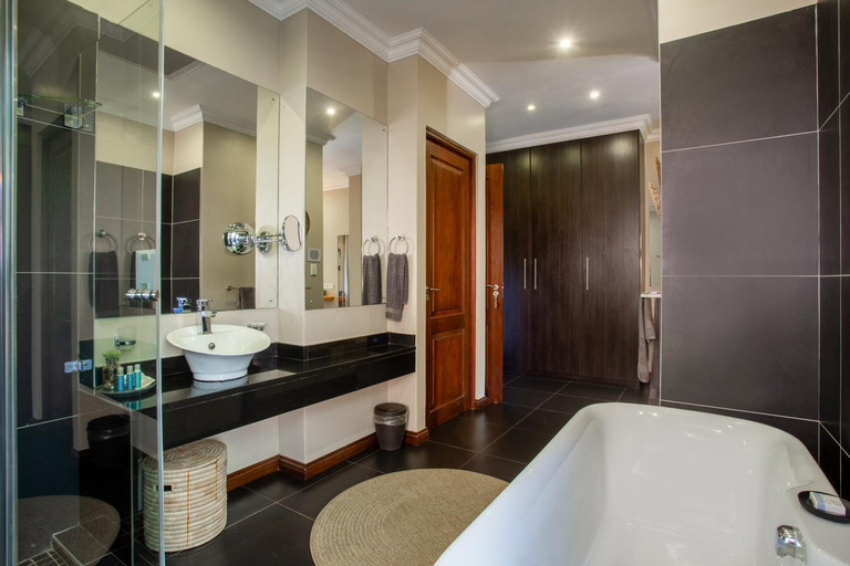 Bathroom 4, Buffalo Brooke, Ehlanzeni