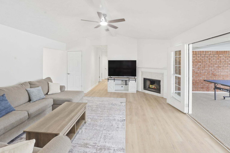 Living area 5, Private Pool Quiet Retreat Games 3 Bedroom Home, Autauga