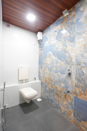 Bathroom, Hotel Sky Suites-Sahar Cargo, Mumbai Suburban