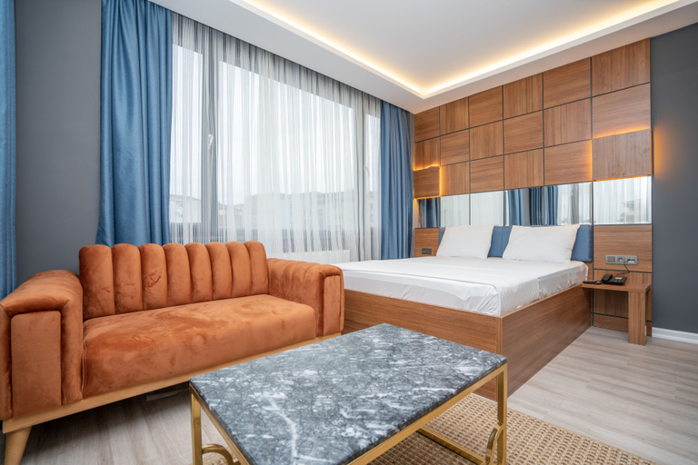 Others 2, Center Suite, Pendik