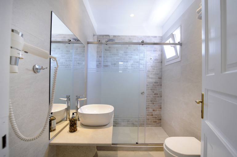 Bathroom 3, Hotel Anna, South Aegean