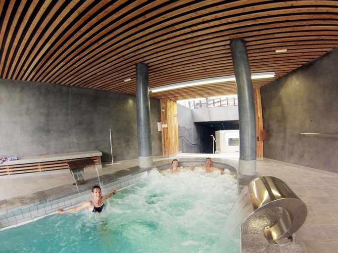 Pool 2, Village Cévéo de Luz-Saint-Sauveur, Hautes-Pyrénées