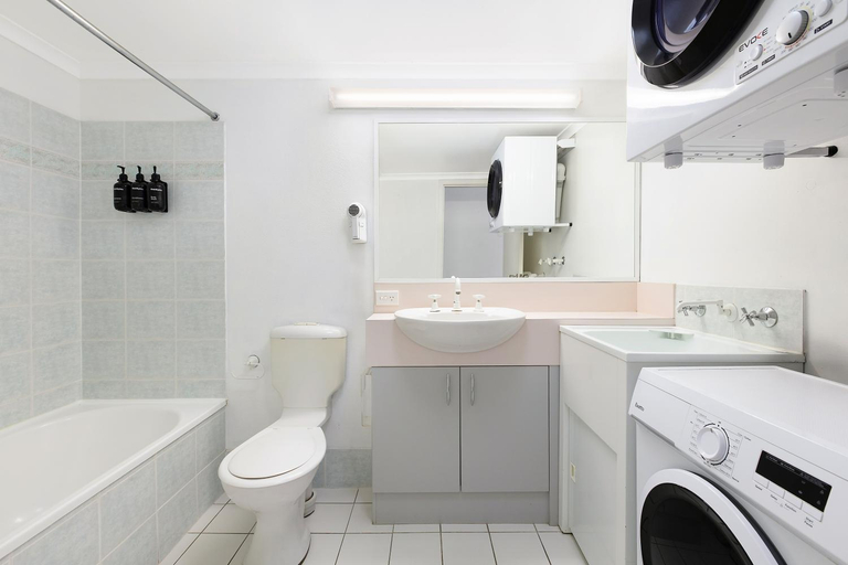 Bathroom 4, Horizons Lake Jindabyne, Snowy River