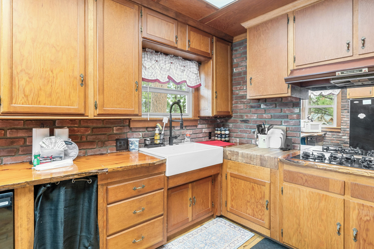 Private kitchen 3, Bear Necessities, San Bernardino