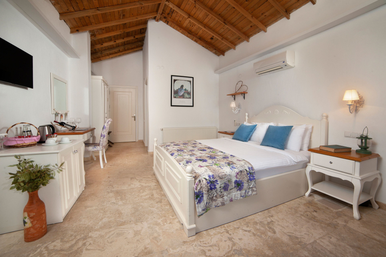 Bedroom 2, Vinifera Vineyards Hotel, Kuşadası
