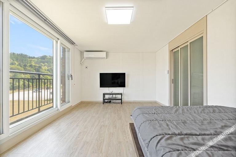 Bedroom 2, Konjiam Ire Pension, Gwangju