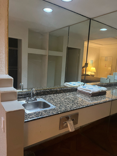 Bathroom 3, Hotel Aeropuerto Tijuana, Tijuana