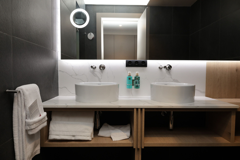 Bathroom 4, Pico TERRAMAR & SPA, Madalena