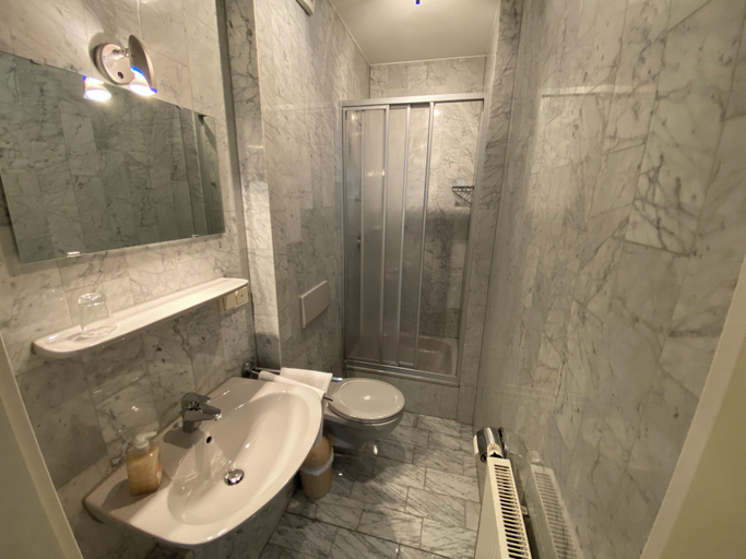 Bathroom, Passage 84 - Hotel & Café, Eichsfeld
