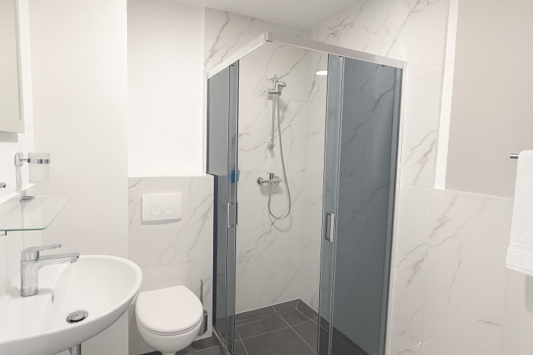 Bathroom, HI Grand City Hotel, Region Hannover