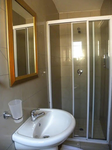 Bathroom 4, Croydon Hotel, Ekurhuleni