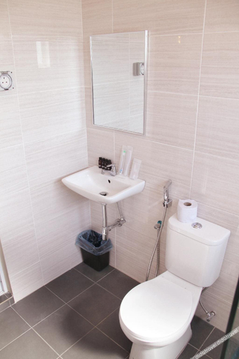 Bathroom 5, Gergasi Inn, Kinta