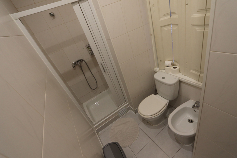Bathroom 3, City Center Guest House, Lisbon