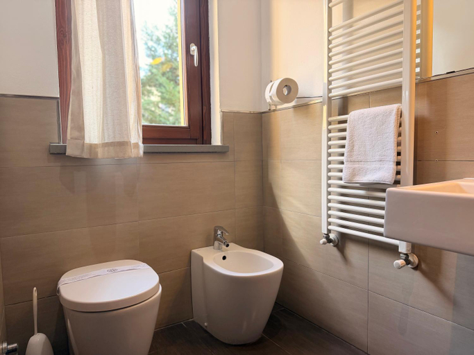 Bathroom 4, Cameracaffe sul Lago, Arezzo