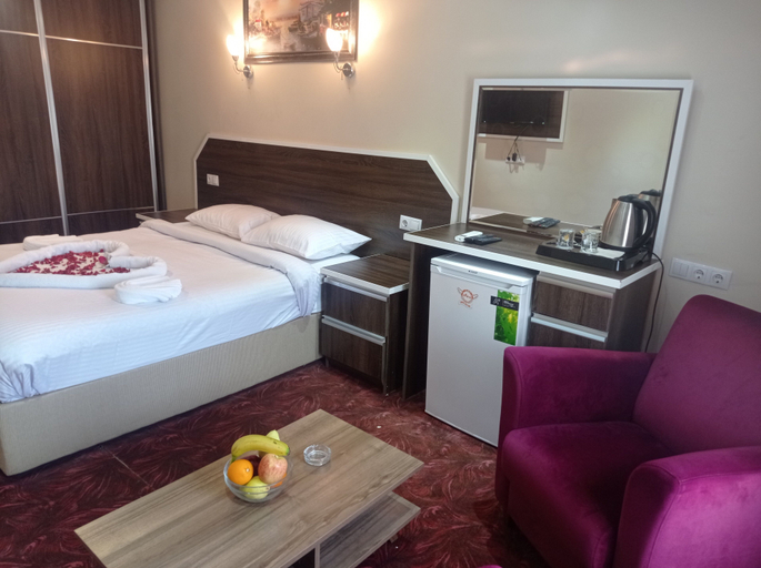 Others 3, Ceren Otel, Izmit