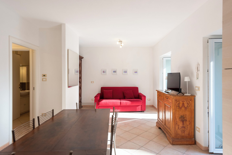 Living area 2, Sunny Family Flat with Garden, Genova