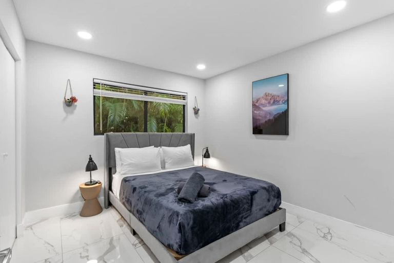 Room 4, Heated Pool Villa in Miami by Glam Homes, Miami-Dade