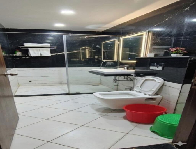 Bathroom 5, Hotel Suraj, Fatehpur